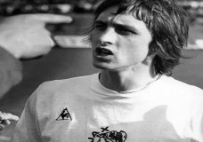 كرُويْفْ نجم كرة القدم الهولندية يفارق الحياة