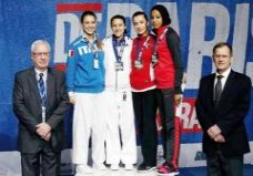 وثائق تكشف حقيقة توشيح الملك وصيفة بطلة العالم في الكاراطي