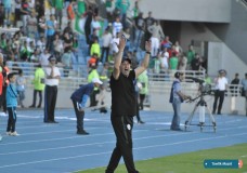 الجامعة تمنع بنشيخة من الجلوس في دكة الإتحاد لمبارتين نافذتين