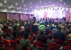 كريمة بوكماخ تهبُ مكتبة أبيها للمركز الثقافي بطنجة !؟