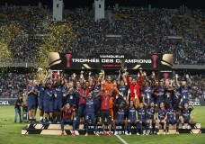 باريس سان جيرمان يتوج بكأس السوبر الفرنسي في طنجة