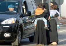 أحلام العضم تفضح جزائريتين أعدتا رسالة ماجستير حول تسول  اللاجئات السوريات  !؟ 