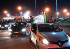 جمهور الرجاء يجتاح شوارع البيضاء احتفالا بكأس الكاف 