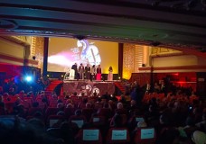 طنجة : افتتاح الدورة العشرين لمهرجان السينما وتكريم مؤثر لزهور السليماني !
