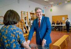 ميلانشون : فرنسا تطيح بالسوء !