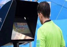 زلزال في البريميرليغ: 75% من المشجعين يطالبون بإلغاء الـ VAR