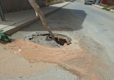  إمزورن بين الحفر وروائح «بوخرارو» الكريهة.. إلى متى يستمر هذا الوضع؟